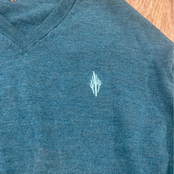 Peter Millar merino wool v neck sweater. - Picture 6 of 6